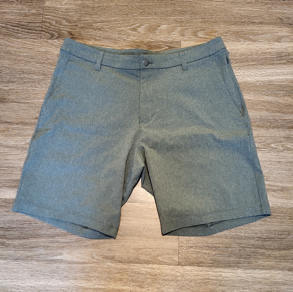 Lululemon Athletica Men's Gray Flat Front Shorts